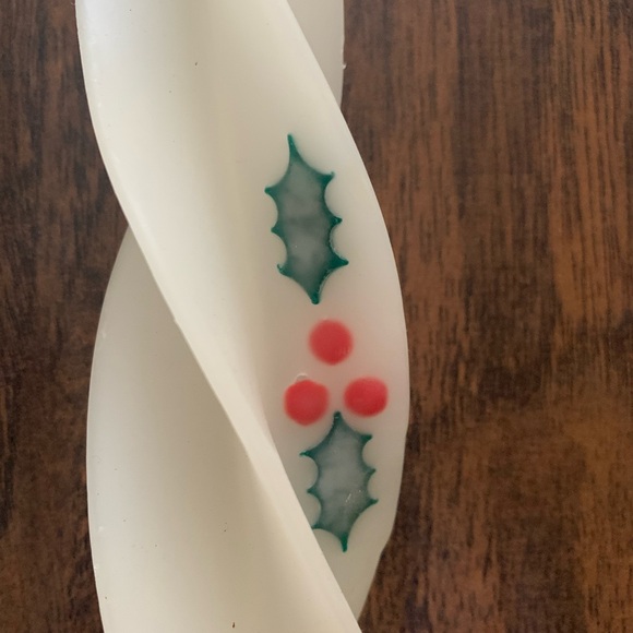 VINTAGE TWIST BEESWAX HOLLY CANDLES - Picture 2 of 5
